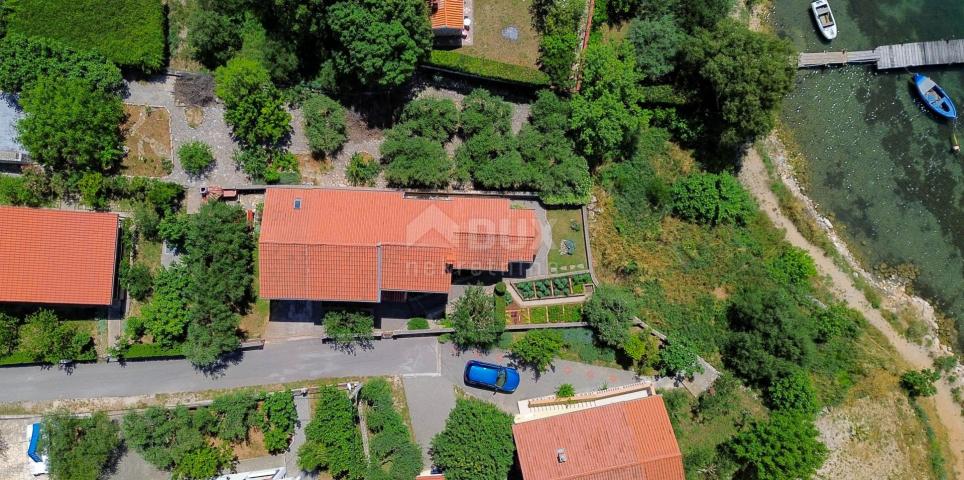 RIBNICA, OBROVAC - OPPORTUNITY! House 1st row to the sea + boat and mooring