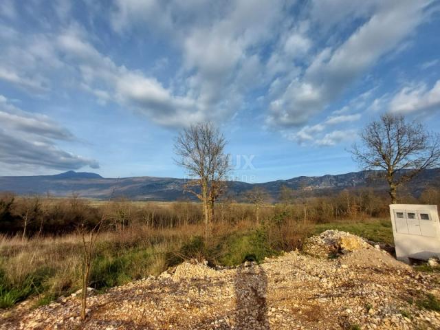 ISTRIA, KRŠAN - Attractive building plot with a view of Učka