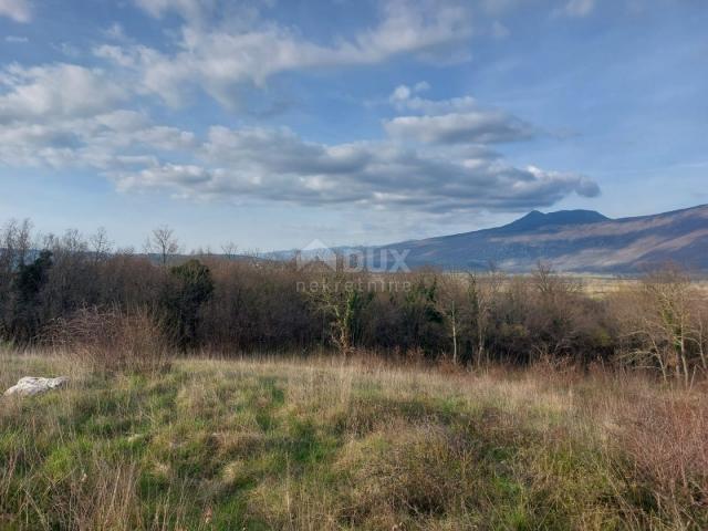 ISTRIA, KRŠAN - Attractive building plot with a view of Učka