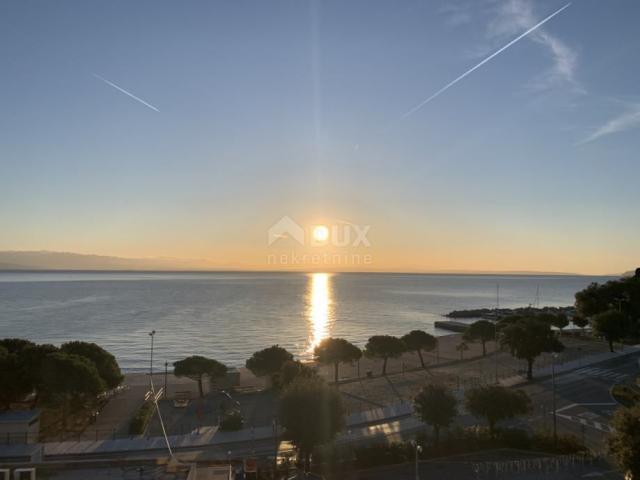 OPATIJA, IČIĆI – möblierte größere Wohnung mit Terrasse, zweite Reihe zum Meer, Panoramablick auf da