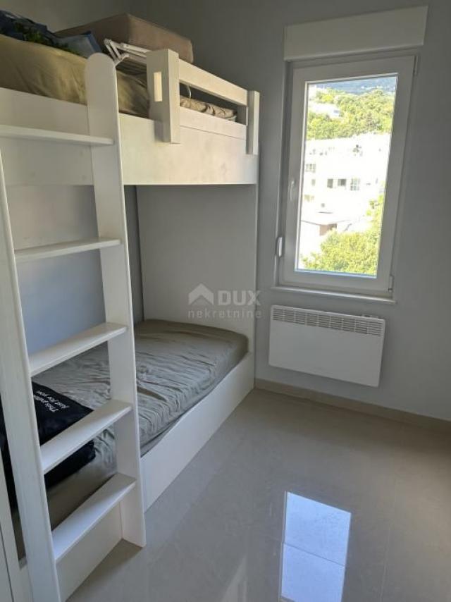 OPATIJA, IČIĆI – möblierte größere Wohnung mit Terrasse, zweite Reihe zum Meer, Panoramablick auf da