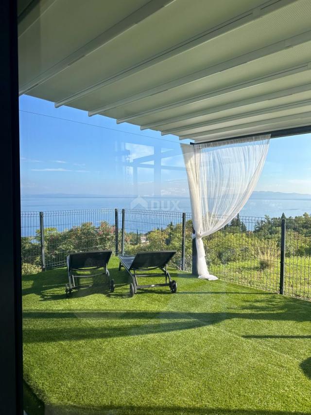 OPATIJA, CENTER - luxury floor of 300m2 in a new building with a garage, panoramic sea view