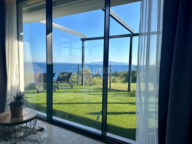 OPATIJA, CENTER - luxury floor of 300m2 in a new building with a garage, panoramic sea view