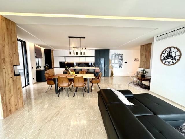 OPATIJA, CENTER - luxury floor of 300m2 in a new building with a garage, panoramic sea view