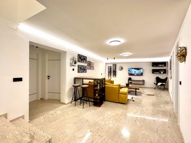 OPATIJA, CENTER - luxury floor of 300m2 in a new building with a garage, panoramic sea view