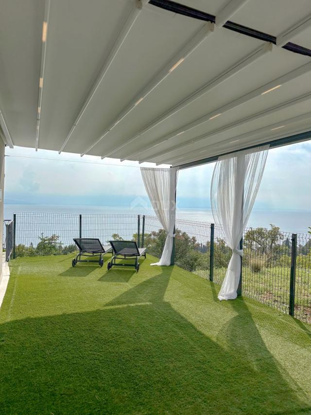 OPATIJA, CENTER - luxury floor of 300m2 in a new building with a garage, panoramic sea view