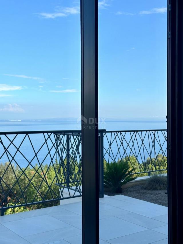 OPATIJA, CENTER - luxury floor of 300m2 in a new building with a garage, panoramic sea view