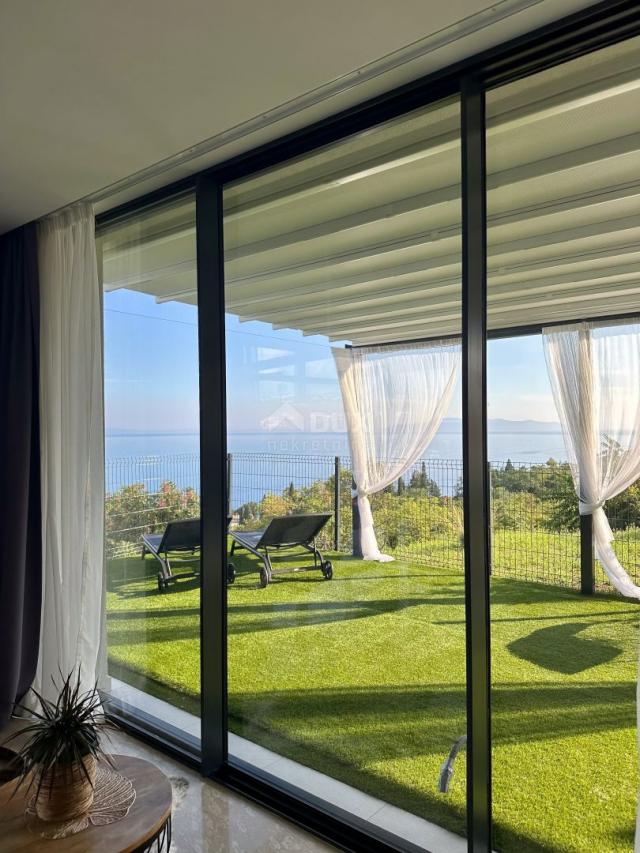 OPATIJA, CENTER - luxury floor of 300m2 in a new building with a garage, panoramic sea view