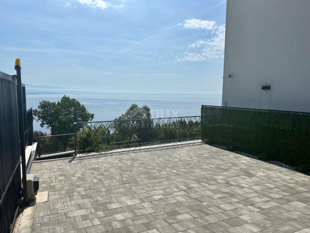 OPATIJA, CENTER - luxury floor of 300m2 in a new building with a garage, panoramic sea view