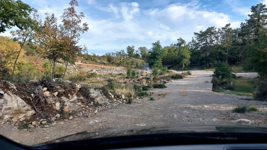 RIJEKA, BREZA - Baugrundstück mit Baugenehmigung für ein exklusives kanadisches Blockhaus mit Swimmi