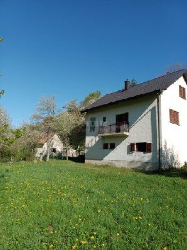 BRUŠANE, GOSPIĆ – Oase des friedlichen Lebens neben dem Naturpark Velebit