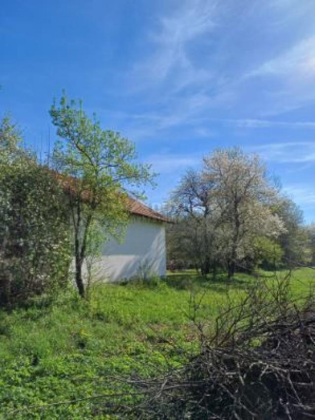 BRUŠANE, GOSPIĆ – Oase des friedlichen Lebens neben dem Naturpark Velebit