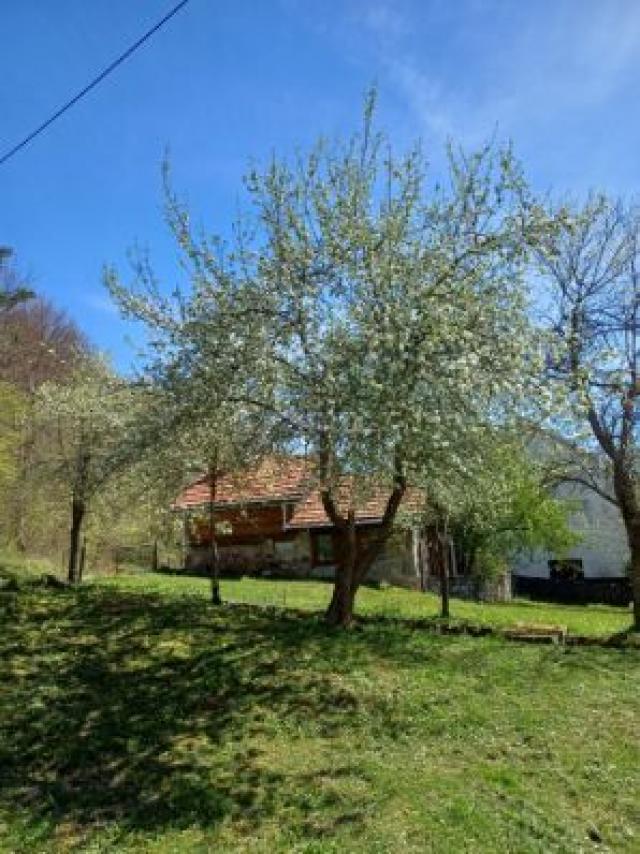 BRUŠANE, GOSPIĆ – Oase des friedlichen Lebens neben dem Naturpark Velebit