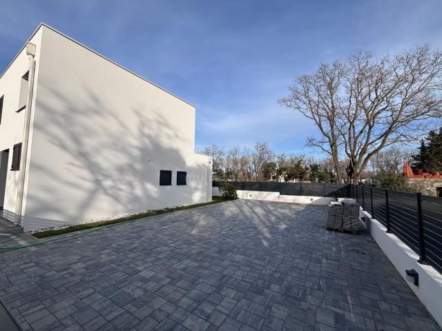 ZADAR, ZATON - Modern villa with a heated pool in a new building