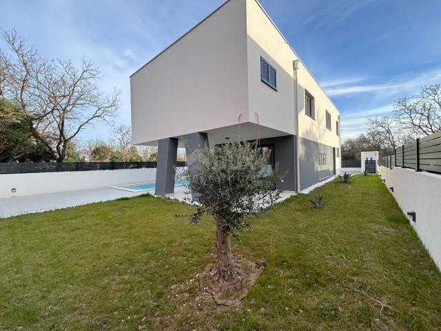 ZADAR, ZATON - Modern villa with a heated pool in a new building