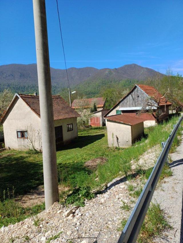 BRUŠANE, GOSPIĆ - Tradicionalna lička kuća za renovaciju