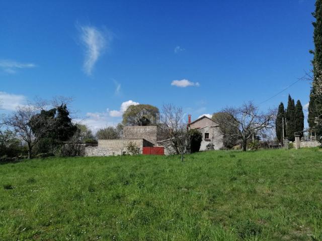 ISTRIA, ŽMINJ Property for adaptation + building plot 3200 m2