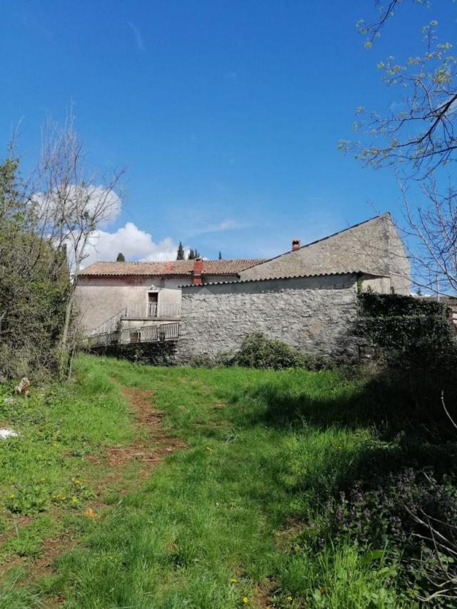 ISTRIA, ŽMINJ Property for adaptation + building plot 3200 m2