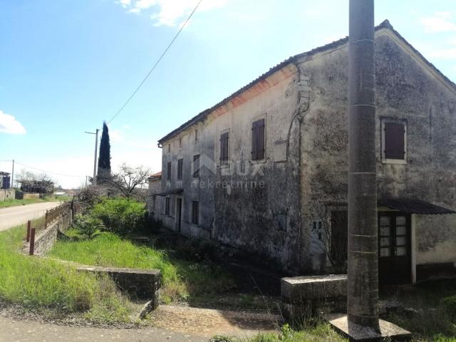 ISTRIA, ŽMINJ 3 houses for adaptation + tavern + 2 garages