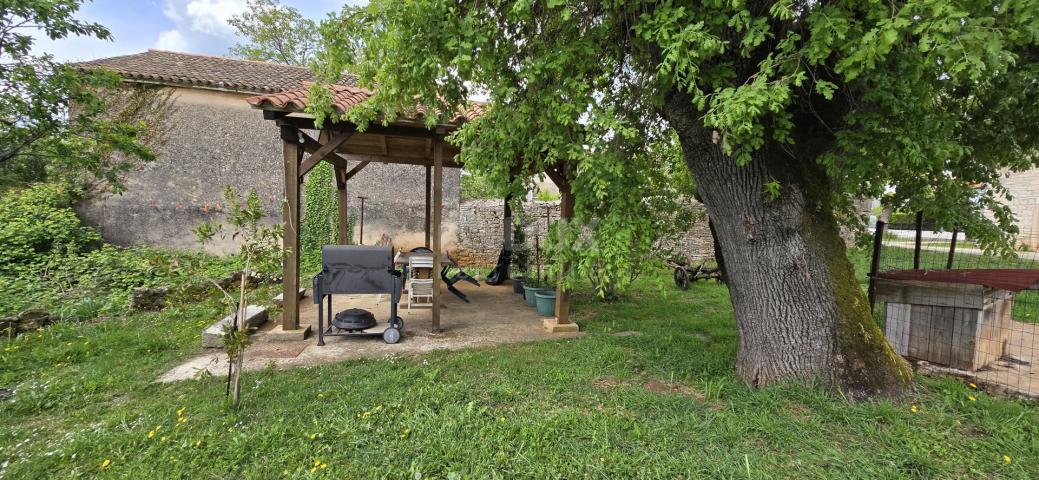 ISTRIEN, POREČ - Renoviertes istrisches Haus mit Garten