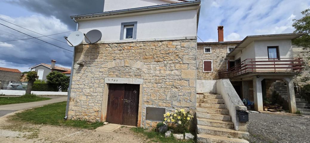 ISTRIEN, POREČ - Renoviertes istrisches Haus mit Garten