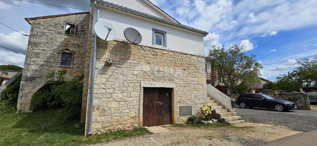 ISTRIEN, POREČ - Renoviertes istrisches Haus mit Garten