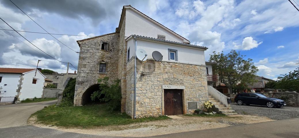 ISTRIEN, POREČ - Renoviertes istrisches Haus mit Garten