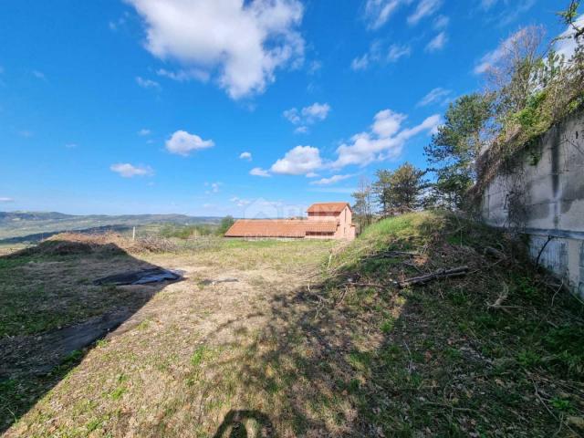 ISTRA, BUZET - Imanje s 4 stambena objekta i jednim poslovno-stambenim objektom, otvoreni pogled na 