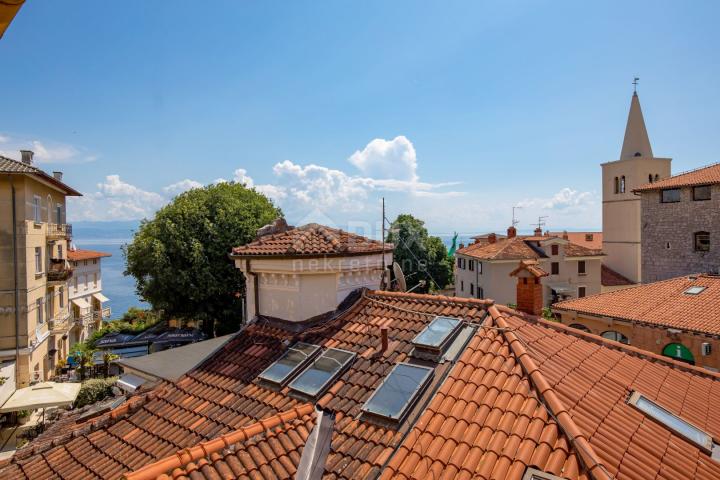 OPATIJA, LOVRAN – Luxusinvestition – Wohnung 49 m2 in einer renovierten historischen Villa 100 m vom