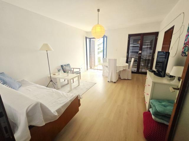 NOVI VINODOLSKI - Apartman 2S+DB, 200 metara od plaže!