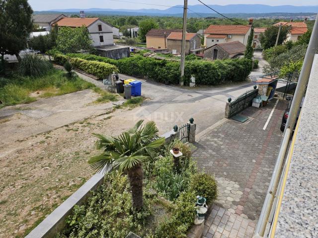 INSEL KRK, MALINSKA (Umgebung) - Haus mit 4 Wohnungen und angelegtem Garten