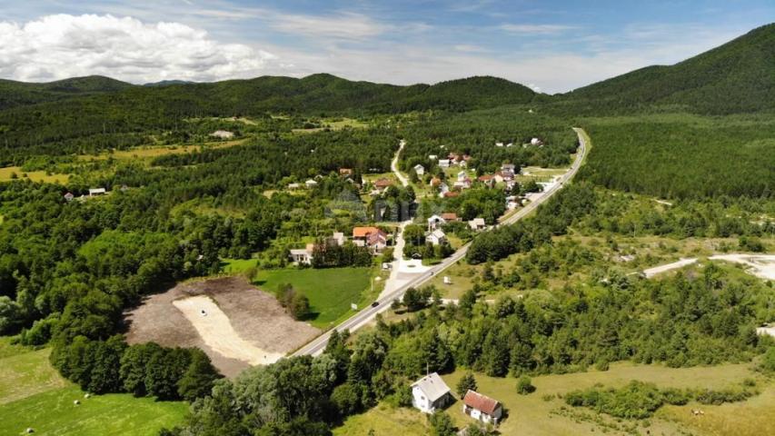 PLITVIČKA JEZERA - Građevinsko zemljište s građevinskim dozvolama za šest kuća