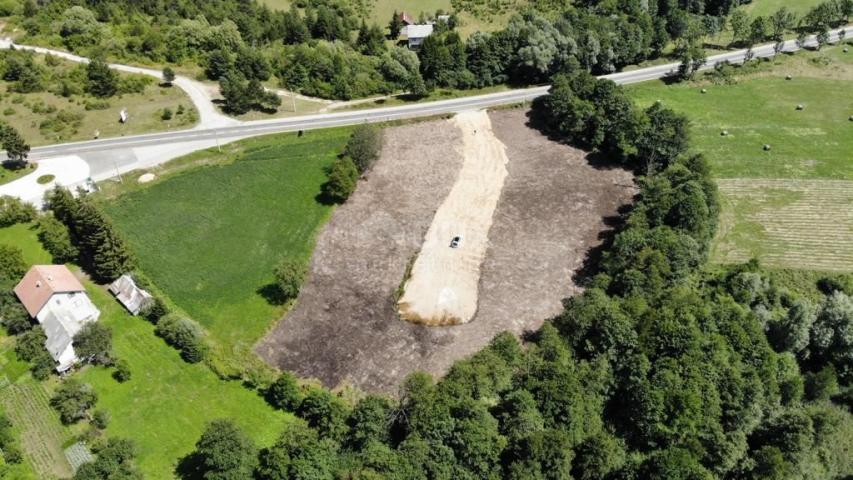 PLITVIČKA JEZERA - Građevinsko zemljište s građevinskim dozvolama za šest kuća