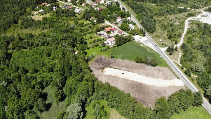 PLITVIČKA JEZERA - Građevinsko zemljište s građevinskim dozvolama za šest kuća