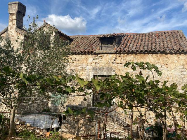 ŠIBENIK, ZLARIN - Steinhaus zur Anpassung