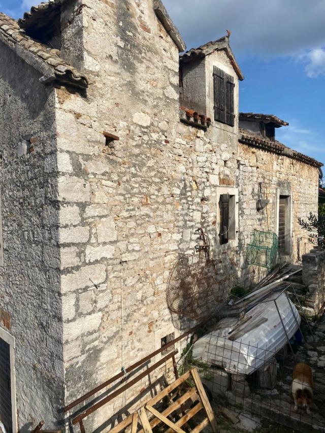 ŠIBENIK, ZLARIN - Steinhaus zur Anpassung