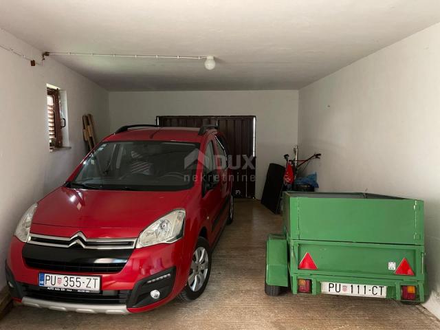 ISTRIEN, VALBANDON - Haus mit Garten und Garage in einem ruhigen Teil des Dorfes