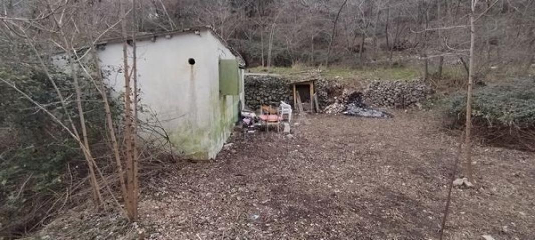 OTOK KRK, BATOMALJ - zemljište i kuća