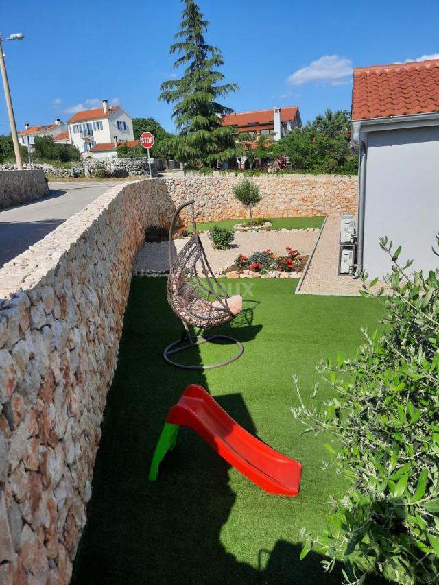 Insel Krk, Inselinneres - Erdgeschoss mit Pool