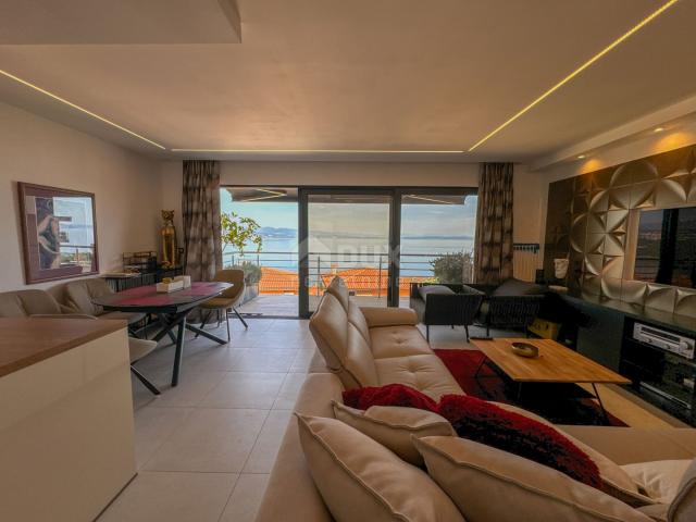 OPATIJA, CENTER - top-quality apartment in a new building with furniture, panoramic view, garage, el