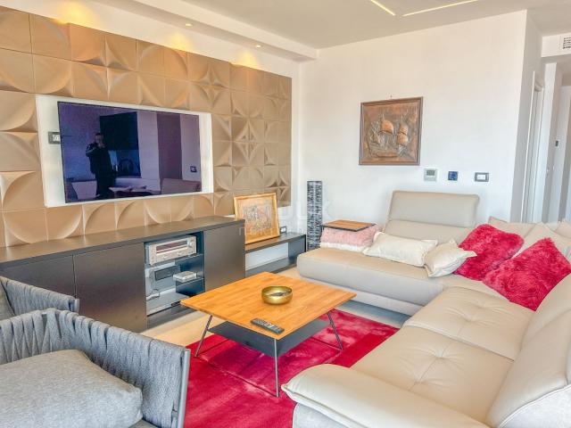 OPATIJA, CENTER - top-quality apartment in a new building with furniture, panoramic view, garage, el