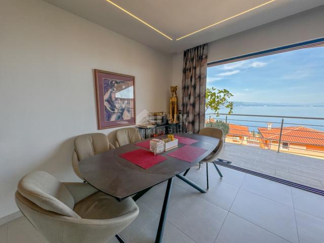 OPATIJA, CENTER - top-quality apartment in a new building with furniture, panoramic view, garage, el