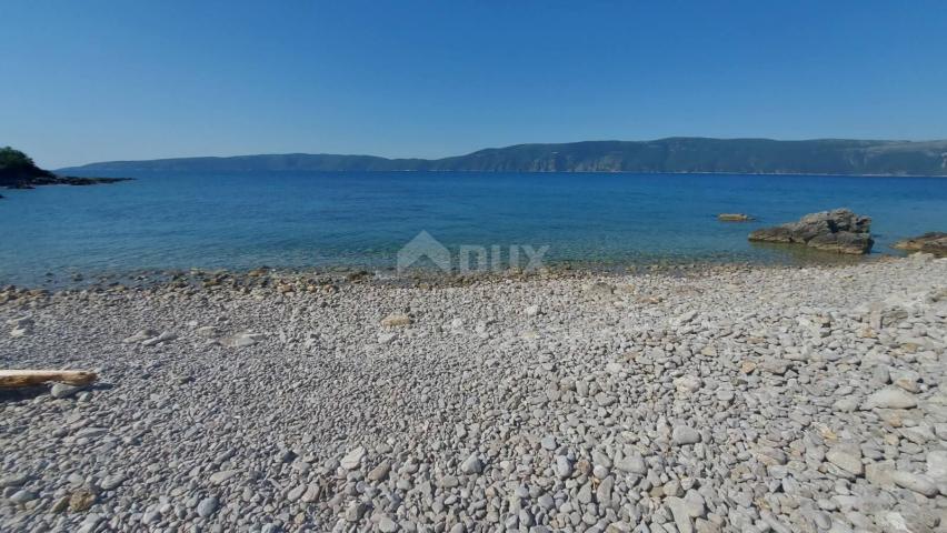 OTOK KRK, LINARDIĆI-ravno zemljište sa šternom i kućicom, samo 22 EUR/m2, sniženo, svega 800 metara 