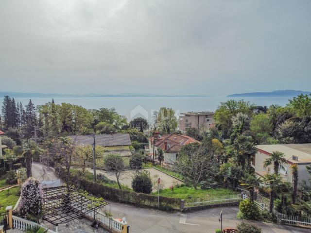 OPATIJA - prekrasna vila 200 metara od plaže s panoramskim pogledom na more i bogatom okućnicom