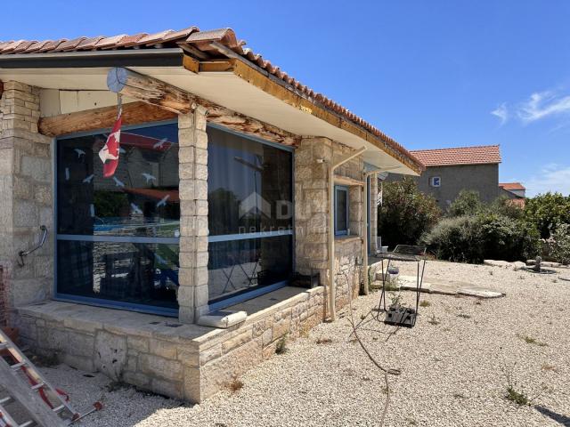 KRÄHE, PAKOŠTANE – GELEGENHEIT! Ein einzigartiges Steinhaus mit spektakulärer Aussicht