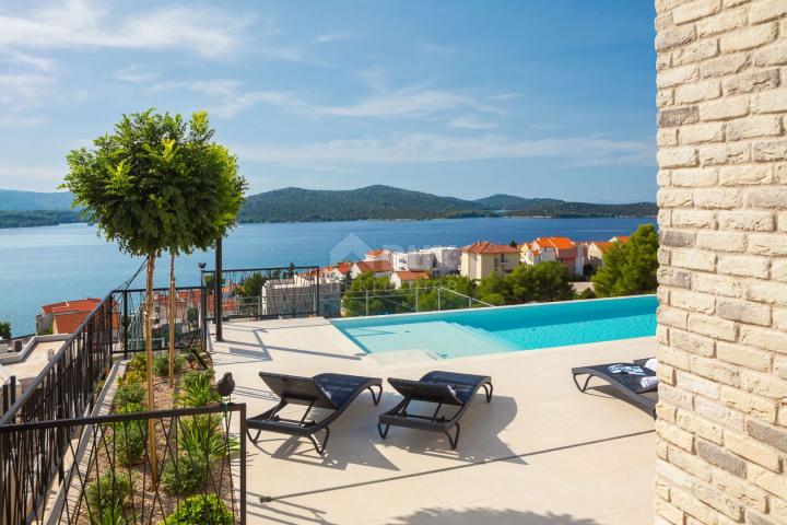 DALMACIJA, ŠIBENIK - Luksuzna villa sa bazenom nogometnim igralištem i saunom