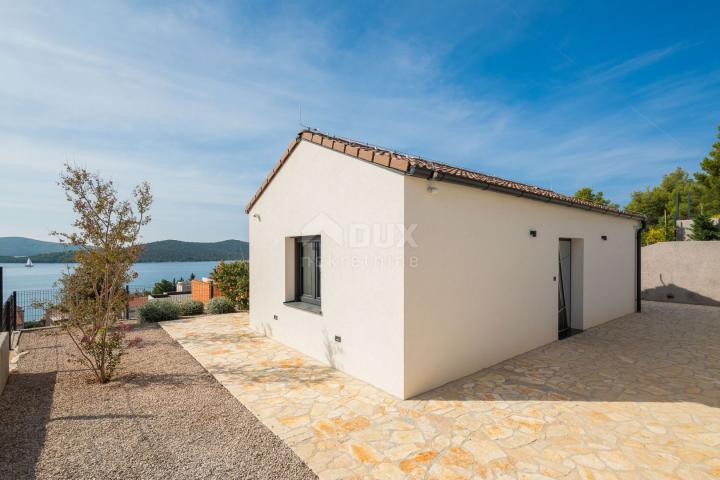 DALMACIJA, ŠIBENIK - Luksuzna villa sa bazenom nogometnim igralištem i saunom