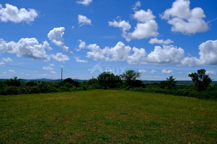 ZADAR, BENKOVAC - Building land in a natural environment