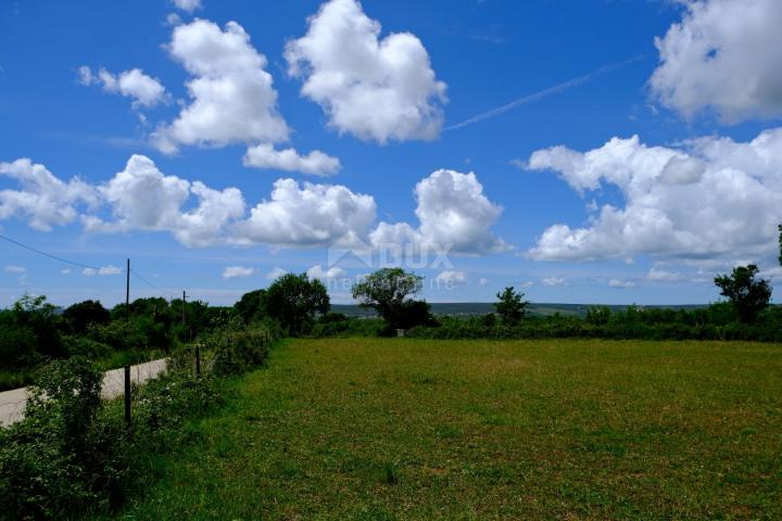 ZADAR, BENKOVAC - Building land in a natural environment