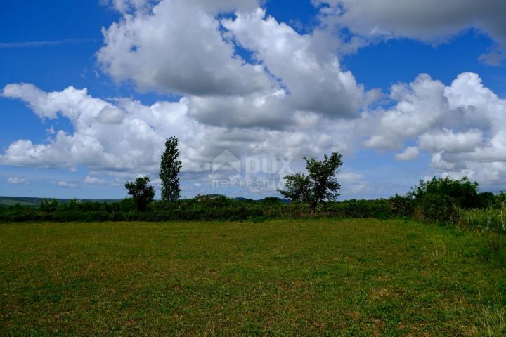 ZADAR, BENKOVAC - Building land in a natural environment